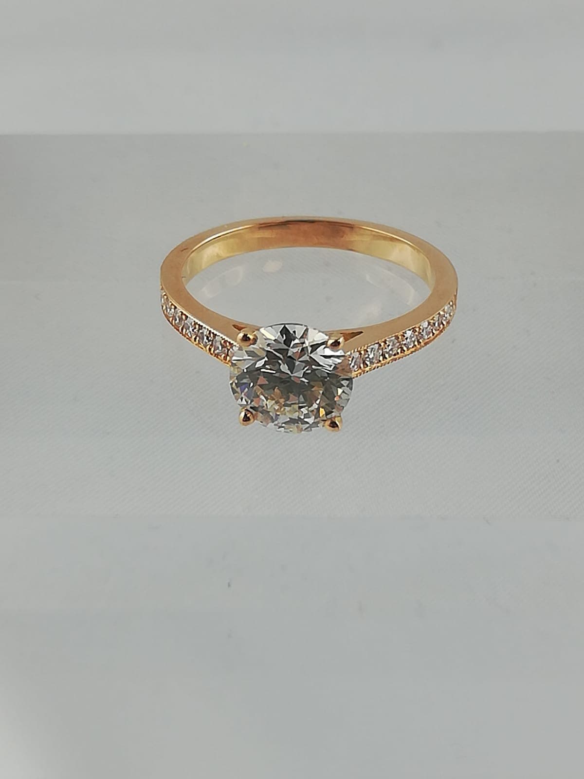 Rachat de bijoux anciens & d’époque à Courbevoie